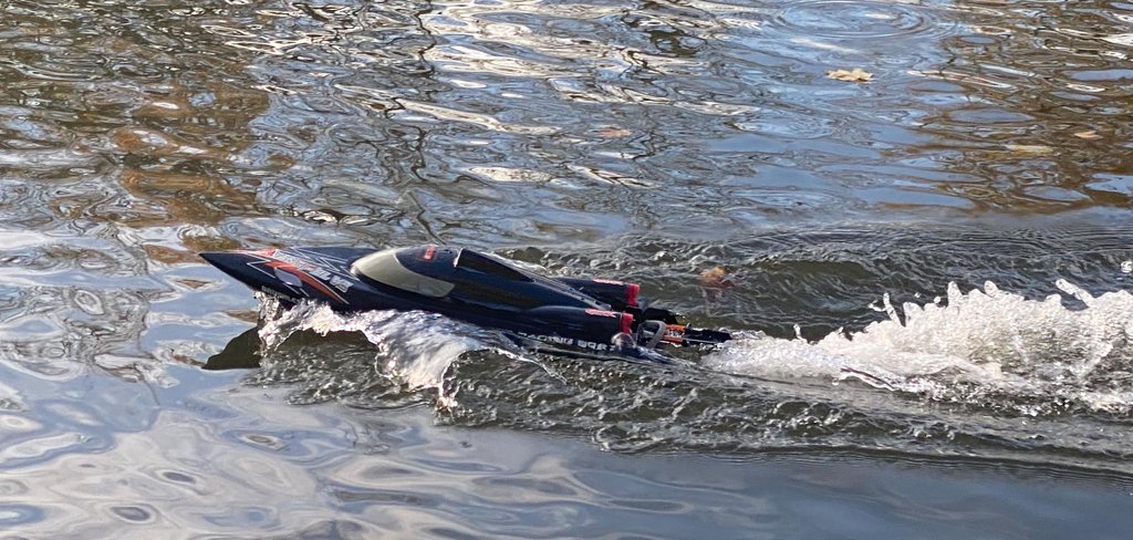 DF-Models AVANTI BL V2 Brushless Race Boat